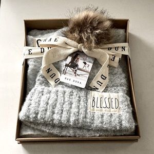NWT Rae Dunn Hat and Scarf Gift Set